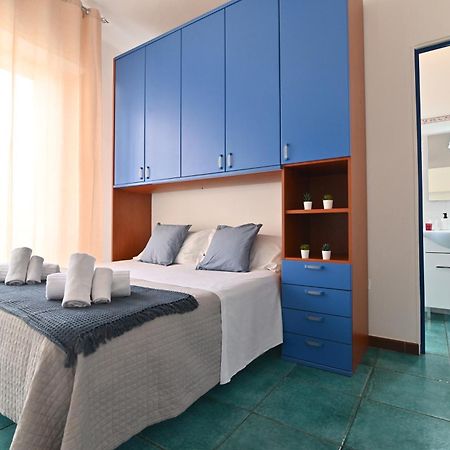 Izzhome Holiday Terrace Каляри Екстериор снимка