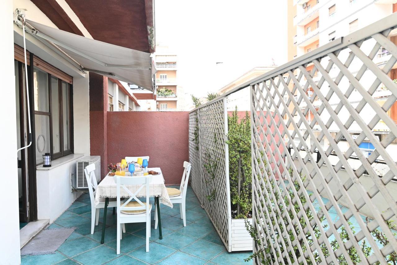 Izzhome Holiday Terrace Каляри Екстериор снимка