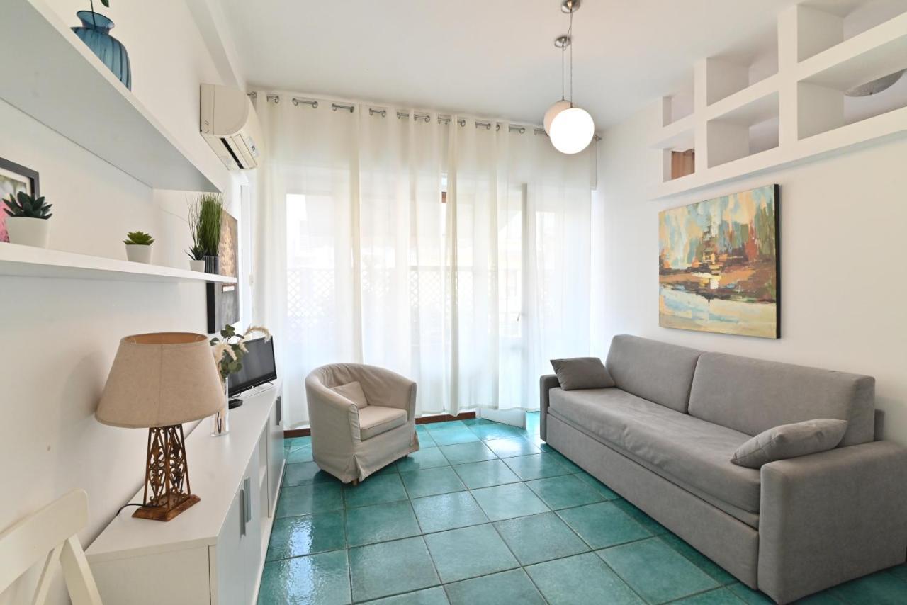 Izzhome Holiday Terrace Каляри Екстериор снимка