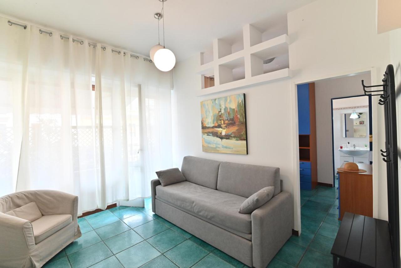 Izzhome Holiday Terrace Каляри Екстериор снимка