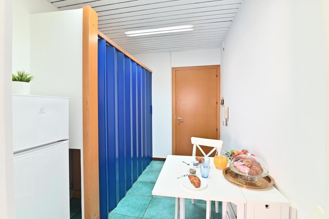 Izzhome Holiday Terrace Каляри Екстериор снимка