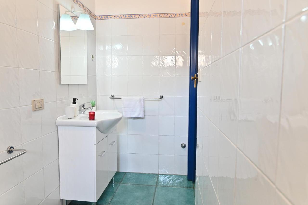 Izzhome Holiday Terrace Каляри Екстериор снимка