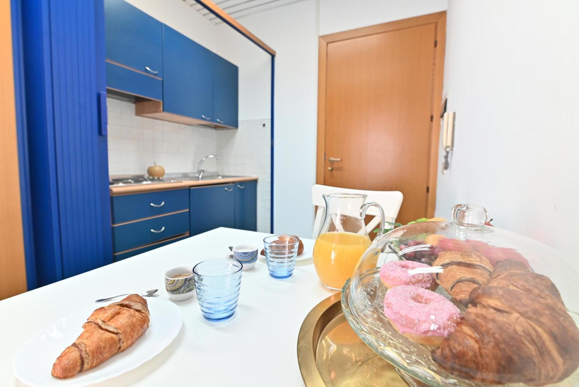 Izzhome Holiday Terrace Каляри Екстериор снимка