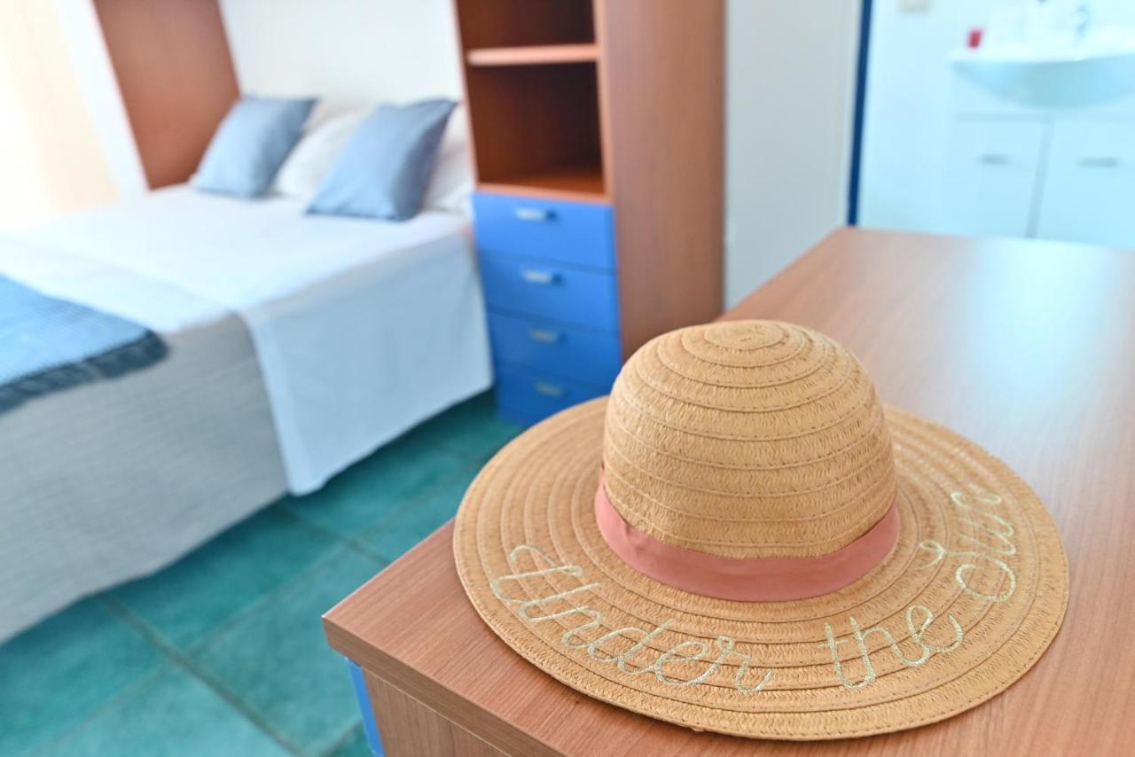 Izzhome Holiday Terrace Каляри Екстериор снимка