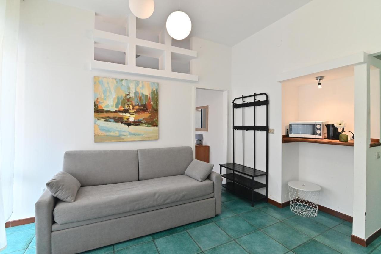 Izzhome Holiday Terrace Каляри Екстериор снимка