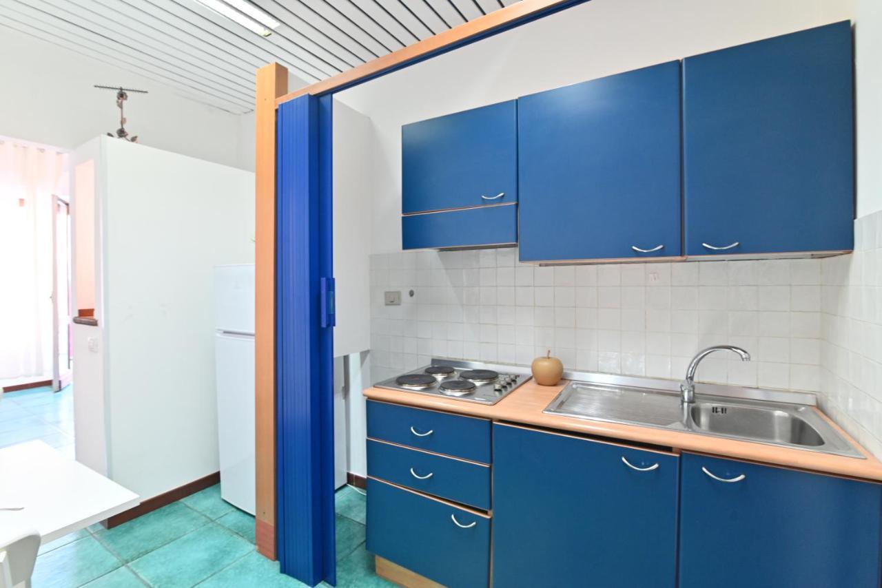 Izzhome Holiday Terrace Каляри Екстериор снимка