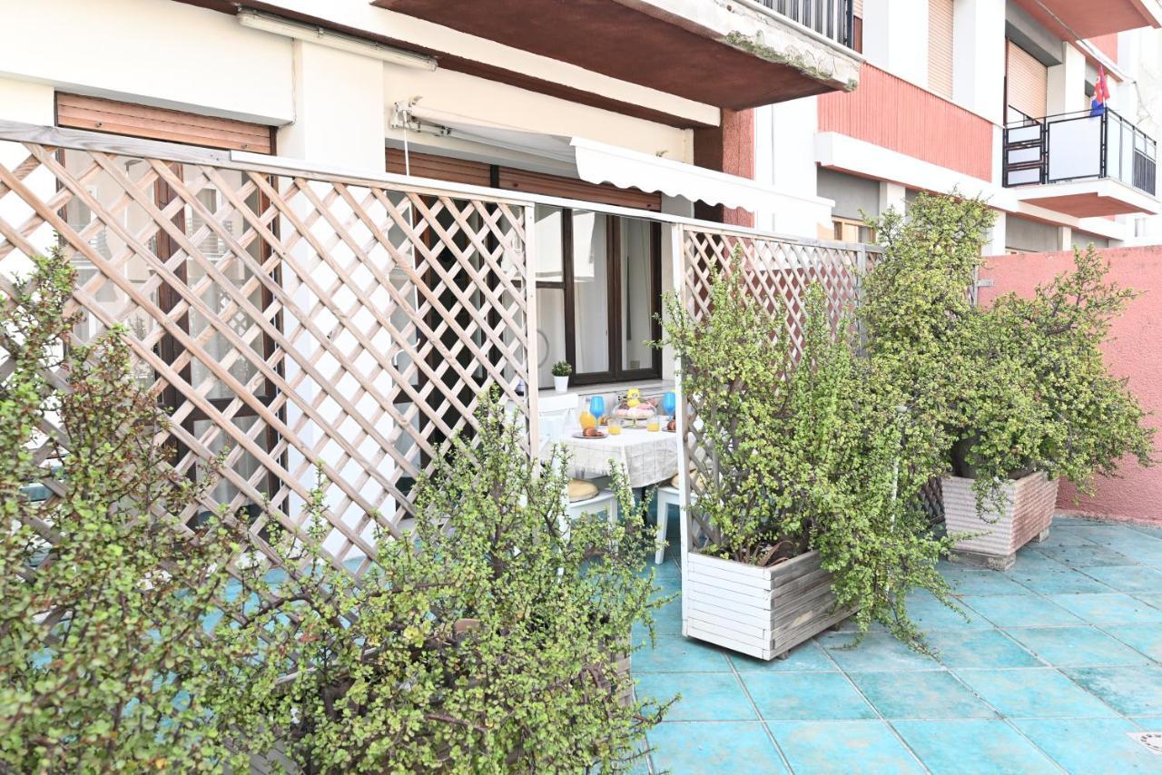 Izzhome Holiday Terrace Каляри Екстериор снимка